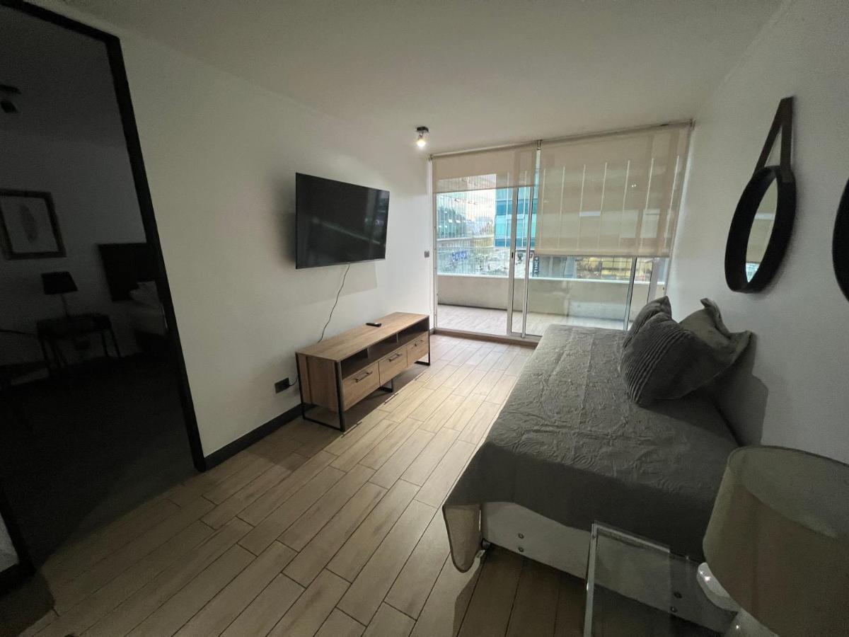 28 Metros Costado Clinica Condes ,hasta 5 Personas Apartamento *